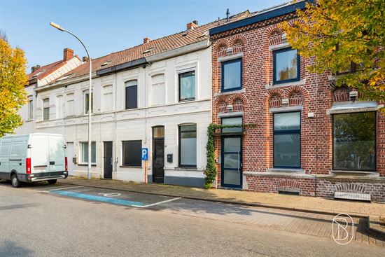 traditional-brick-townhouse-exterior