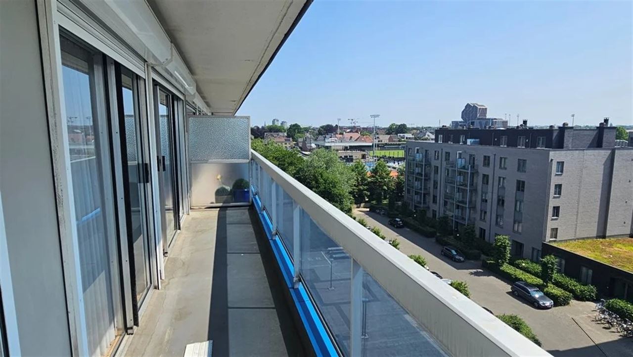 Instapklaar appartement met 2 + 1 slaapkamers.