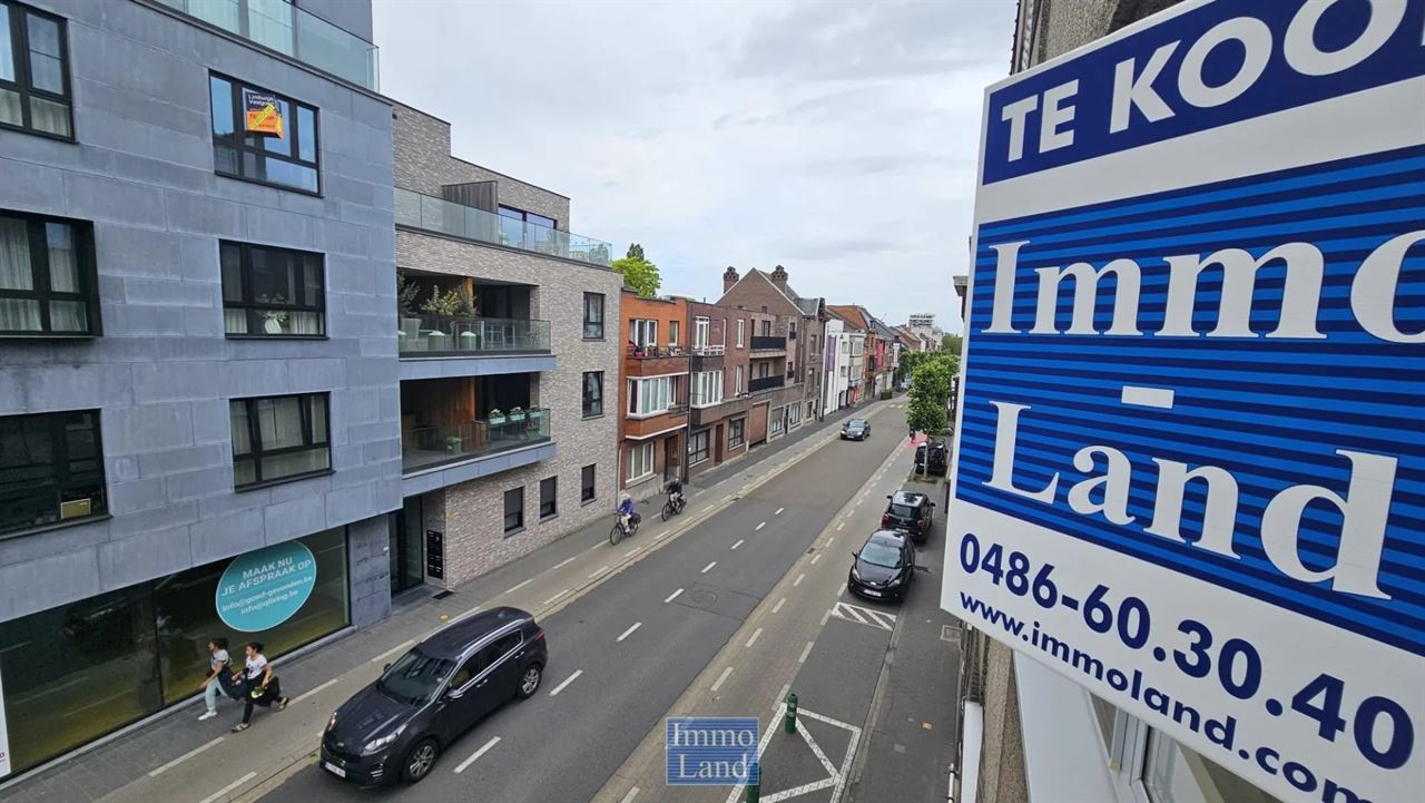 Frisse energiezuinige (EPC B) gerenoveerde studio te vlakbij Quartier Bleu – vrij van huurder. (Meer info via www.immoland.com)