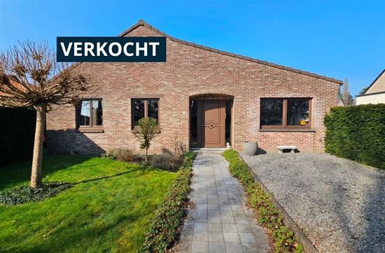 Te renoveren woning met 4 slaapkamers in groene, landelijke omgeving.