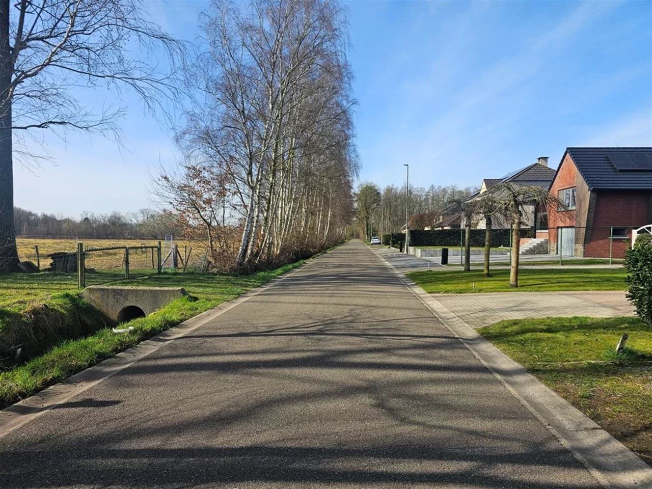 Te renoveren woning met 4 slaapkamers in groene, landelijke omgeving.