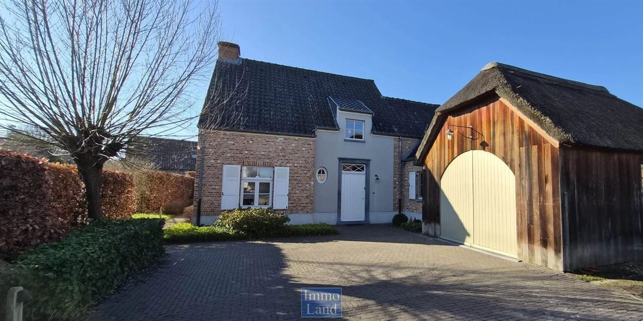 Energiezuinige pastorijwoning met 2 slaapkamers en bureau met zuid gerichte tuin.
