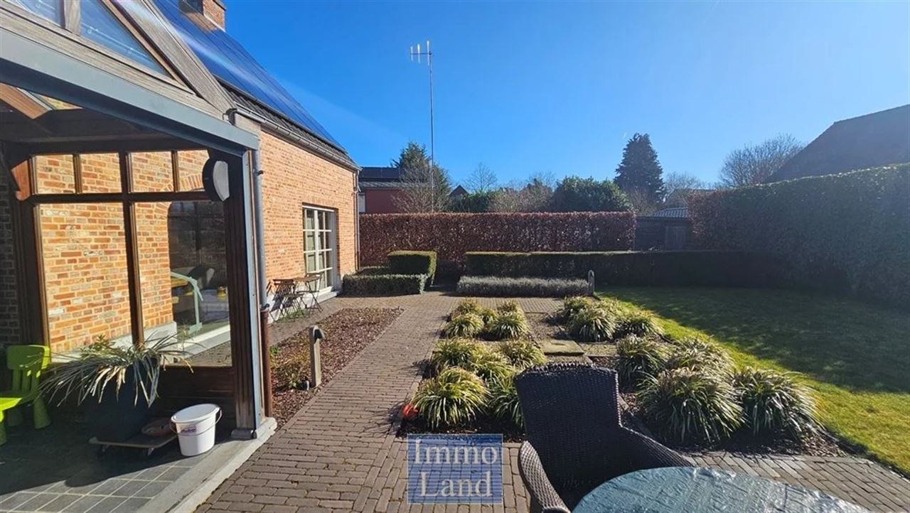 Energiezuinige pastorijwoning met 2 slaapkamers en bureau met zuid gerichte tuin.