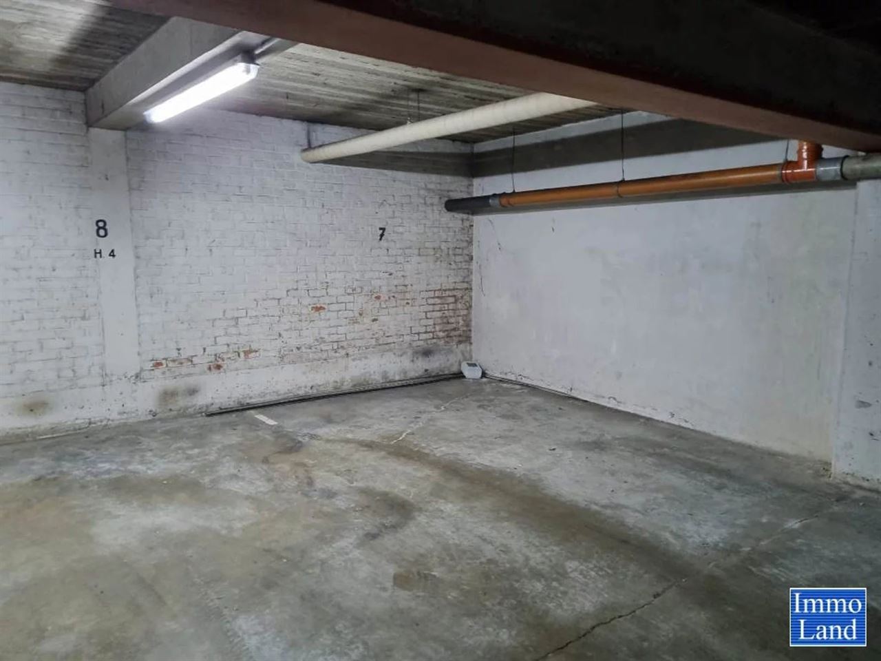 Autostandplaats op de kleine ring van Hasselt te koop. (Meer info via www.immoland.com)