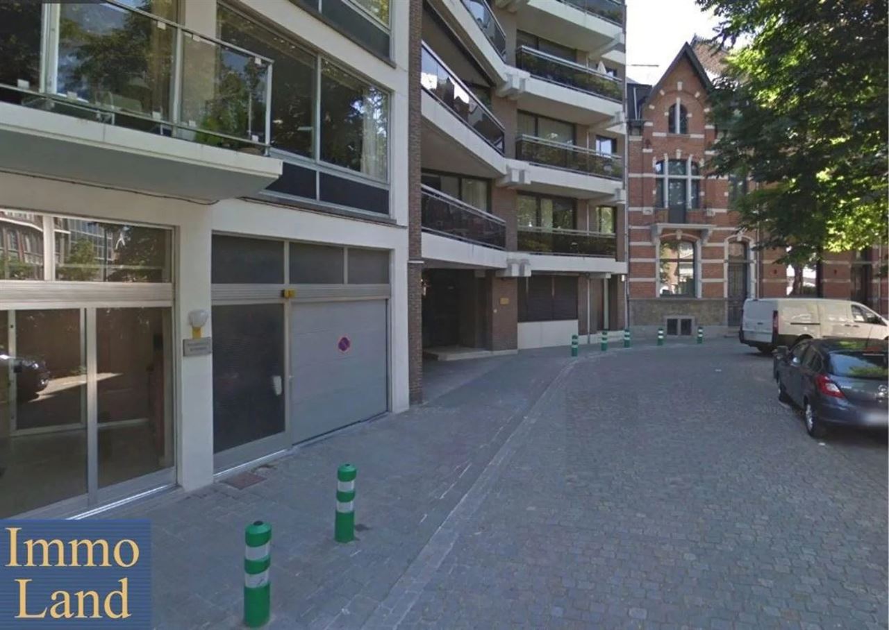 Autostandplaats op de kleine ring van Hasselt te koop. (Meer info via www.immoland.com)
