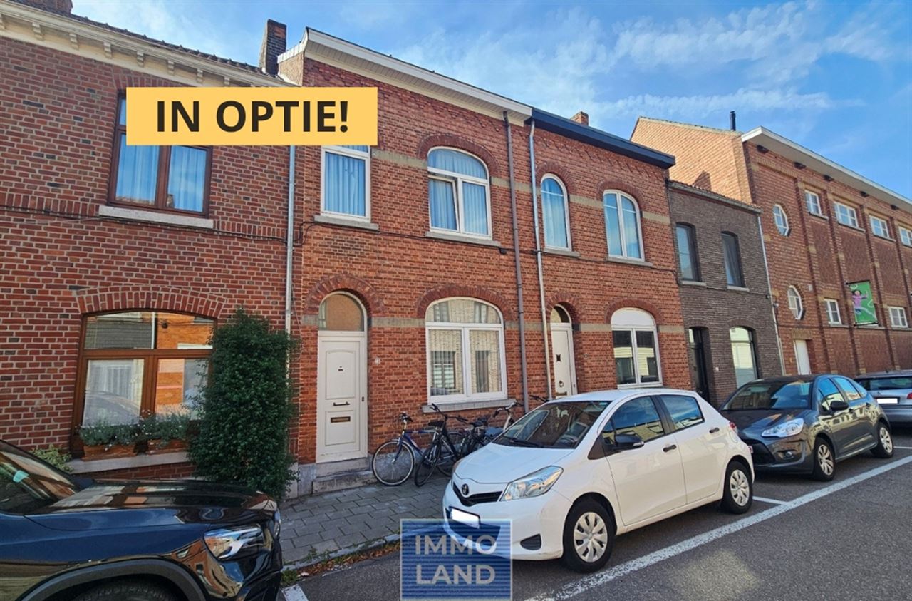 Charmante rijwoning met diepe zuid gerichte tuin in Hasselt.