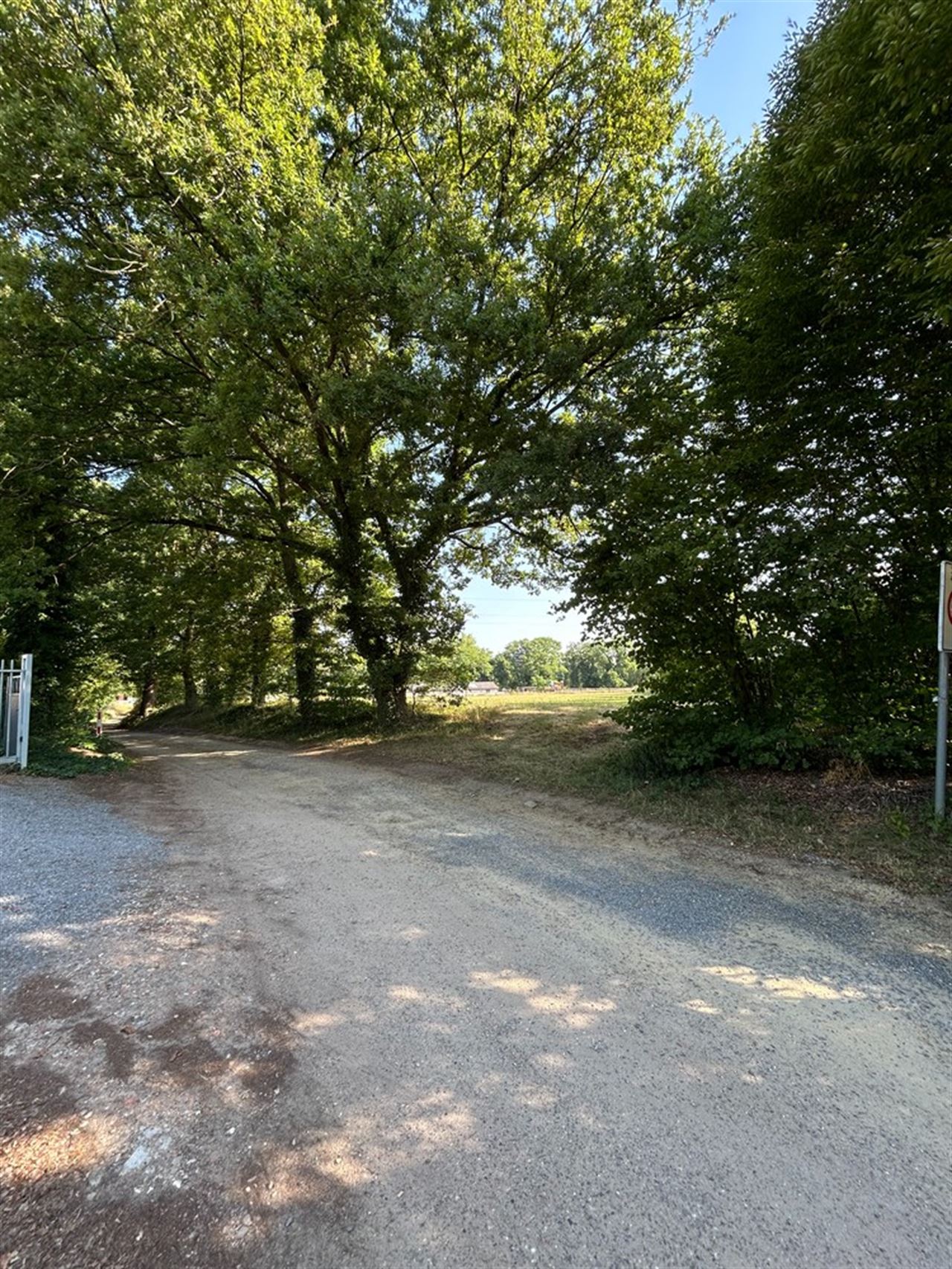 Bouwgrond met achterliggende weide te koop