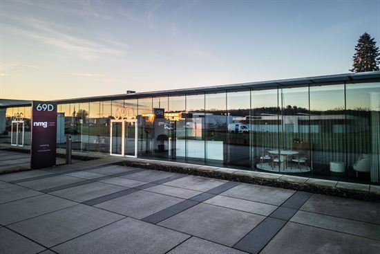 Ruim en modern gemeubeld kantoor te huur