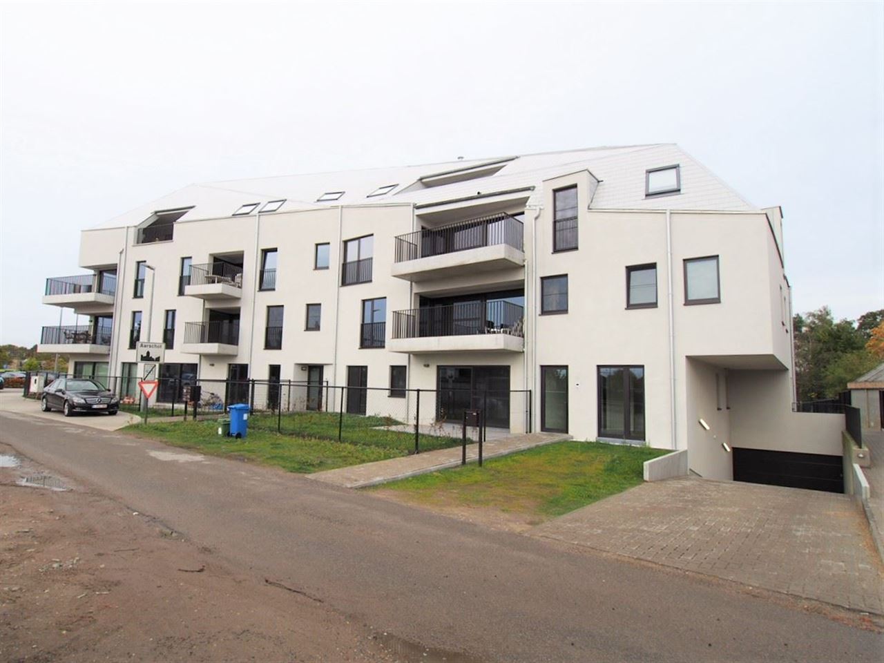 Gelijkvloers appartement met tuin te huur