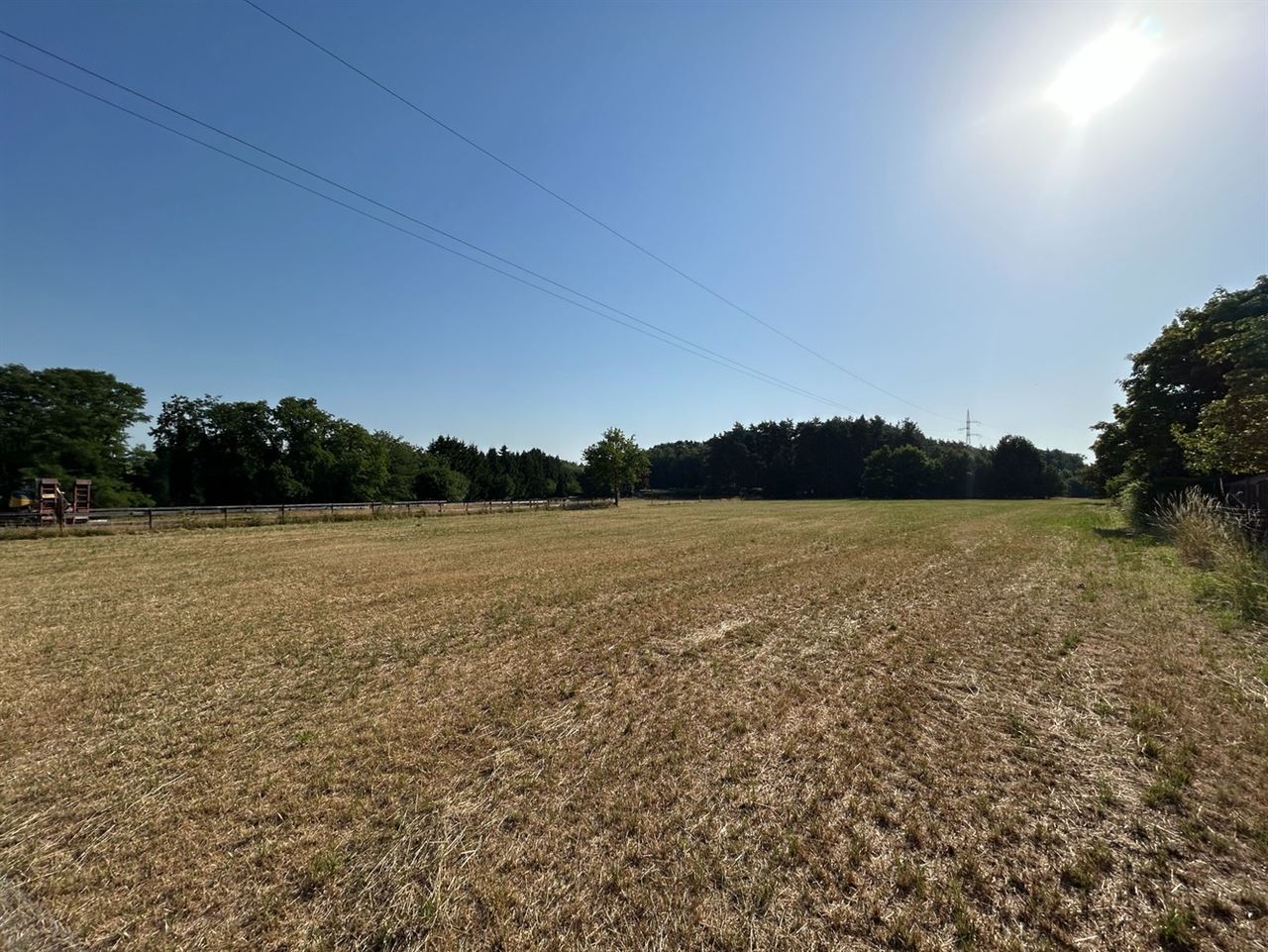 Bouwgrond met achterliggende weide te koop