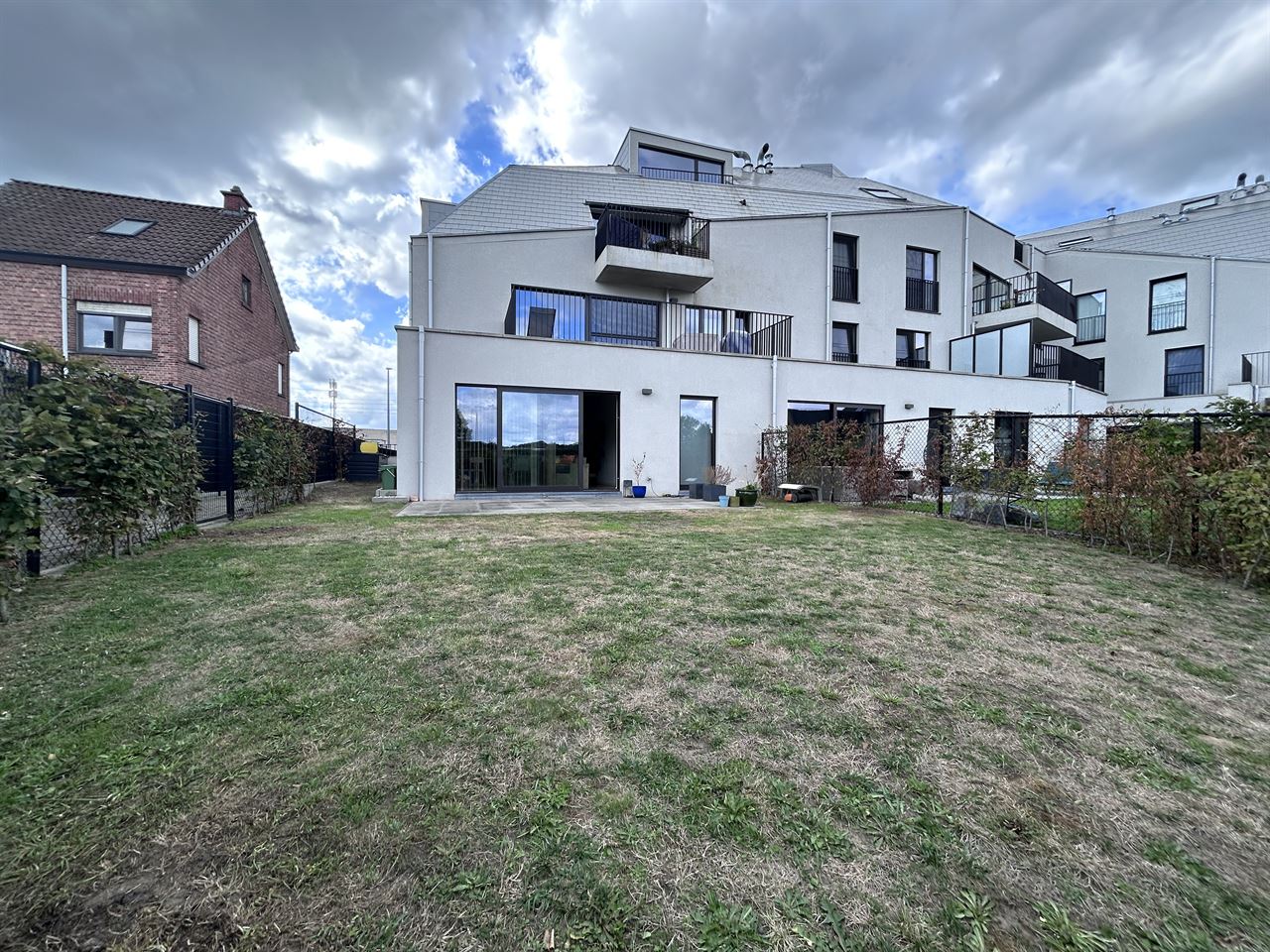 Gelijkvloers appartement met tuin te huur