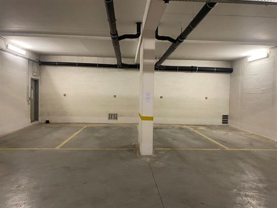 Parking/garage/box