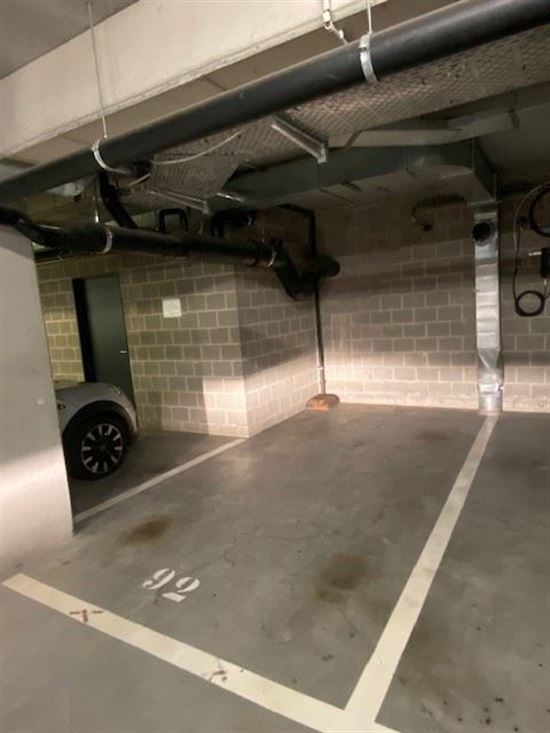 Parking/garage/box