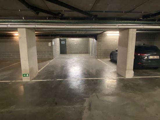 Parking/garage/box