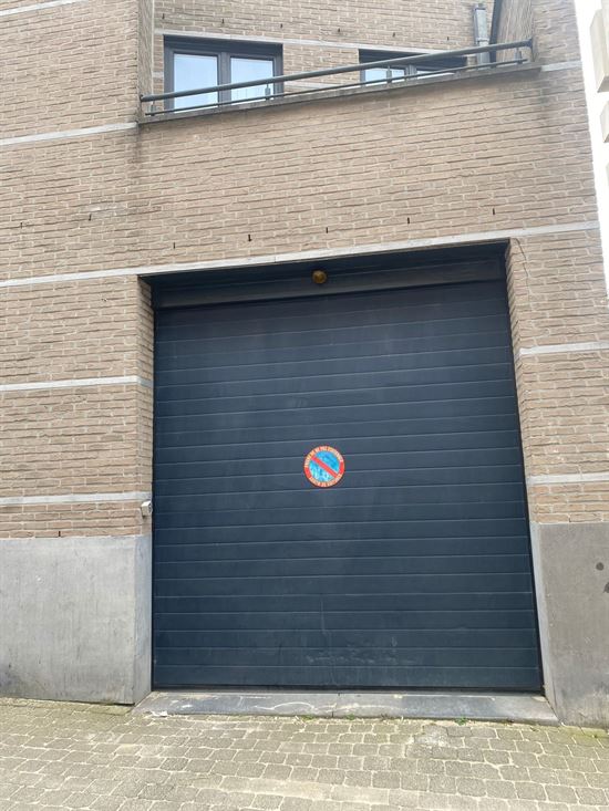 Parking/garage/box