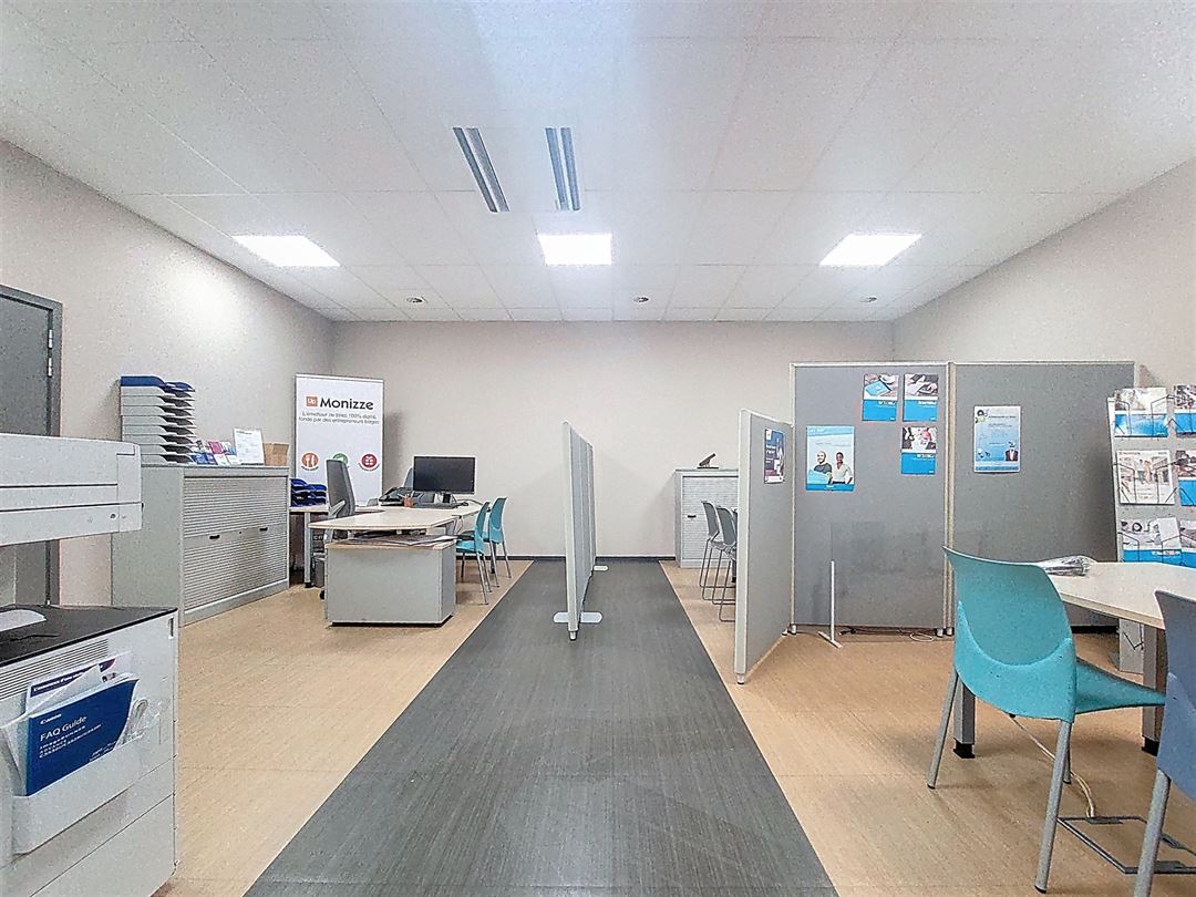 Bureaux à louer à Arlon - photo 3