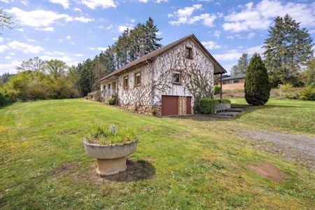 Maison 4 façades de caractère sur 32 ares à vendre à Messancy