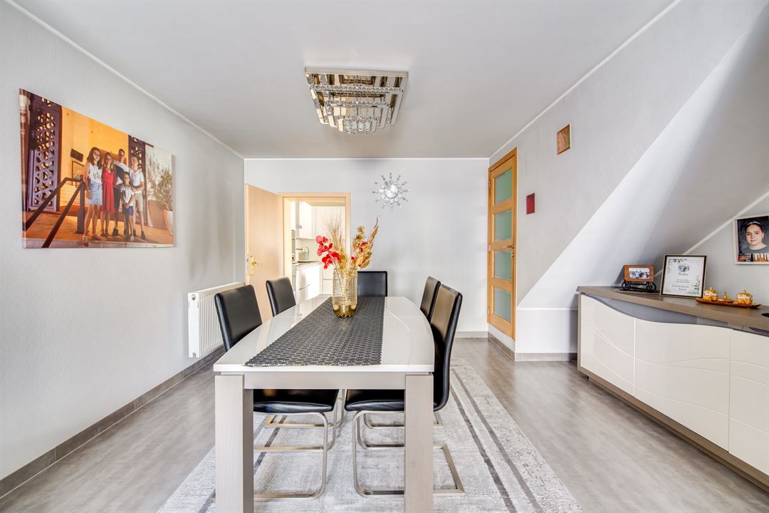 Maison entièrement rénovée avec 4 chambres, jardin et terrasse plein ouest sur plus de 11 ares à Athus - photo 4