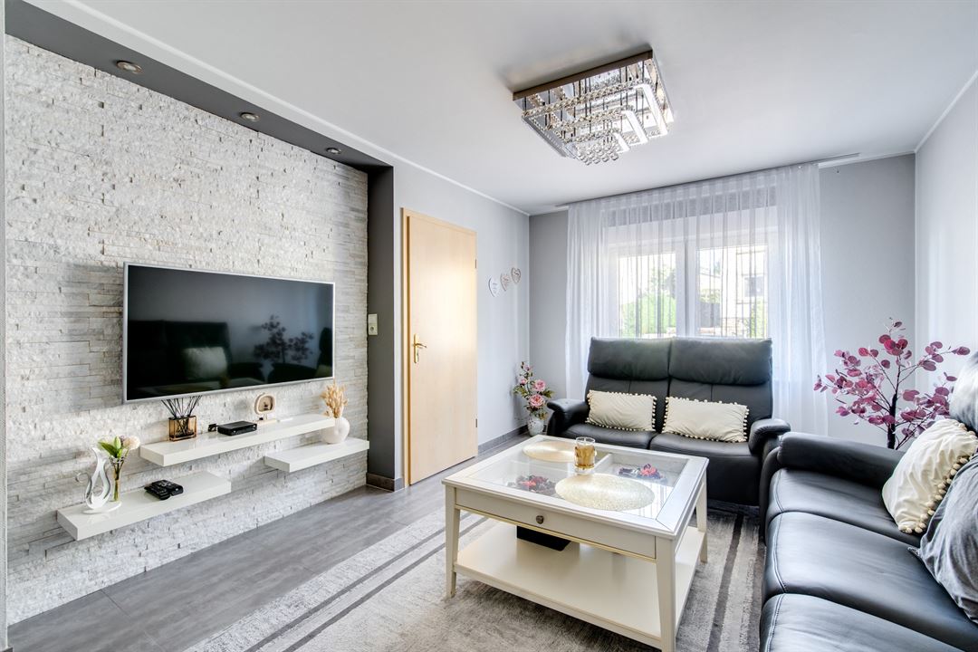 Maison entièrement rénovée avec 4 chambres, jardin et terrasse plein ouest sur plus de 11 ares à Athus - photo 2