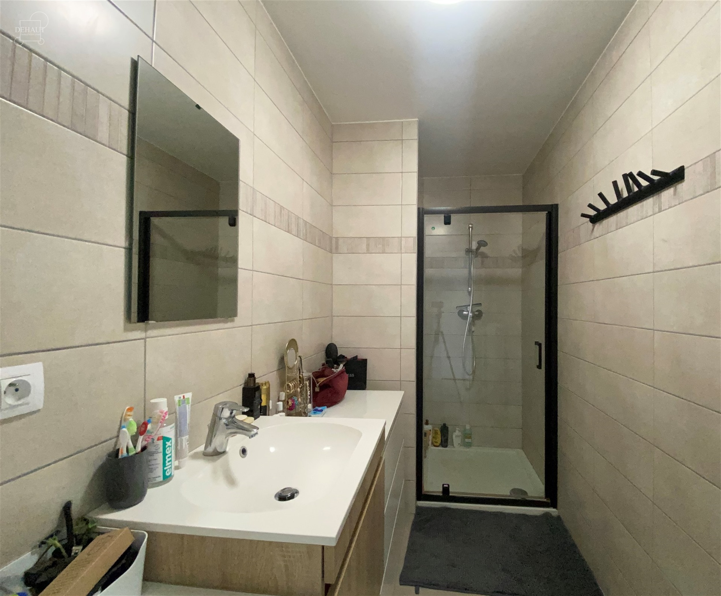 Appartement au 2ème étage d'un immeuble tout confort construit en 2016. Comprend un séjour ouvert sur une cuisine équipée, une salle de bain, un ...