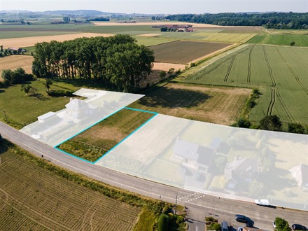 Terrain à bâtir d'env. 1.178m² avec jolie vue dégagée sur zone agricole et forestière non constructible.
Largeur de façade : env. 22.5m / Prof...