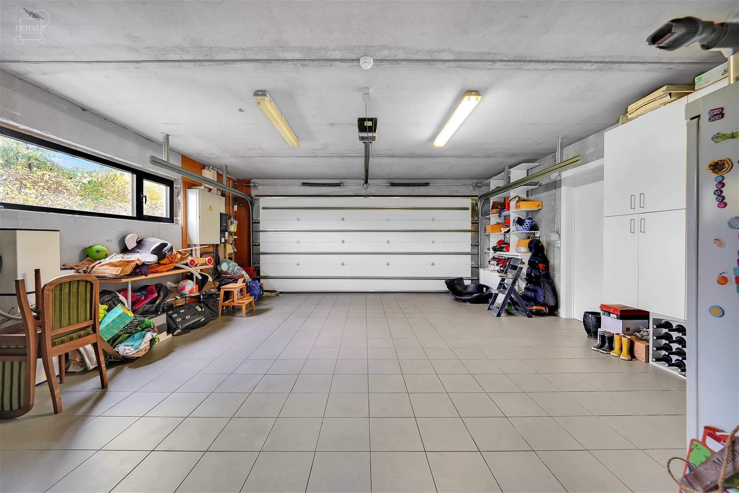 Magnifique maison individuelle avec garage et parking privé érigée sur une parcelle de terrain d'env. 1.355m².
Se compose au rez-de-chaussée d'u...