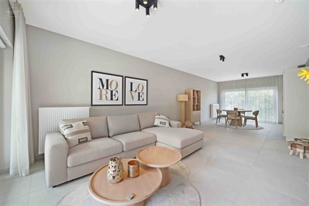 Appartement au 2ème étage d'un immeuble neuf idéalement situé à proximité du centre-ville et de toutes commodités. Comprend un spacieux espace ...