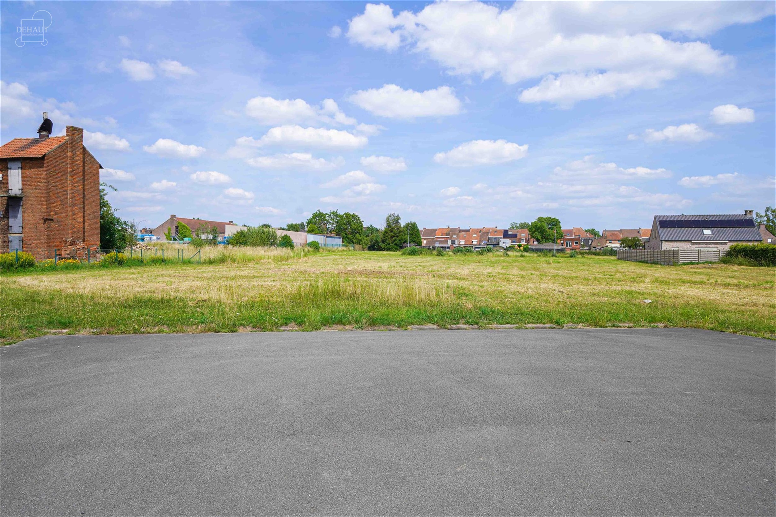 Perceel van ca. 1.299 m² in een verkaveling, ideaal gelegen in een rustige, gewilde wijk van COMINES aan het einde van een doodlopende weg.
Een gewe...