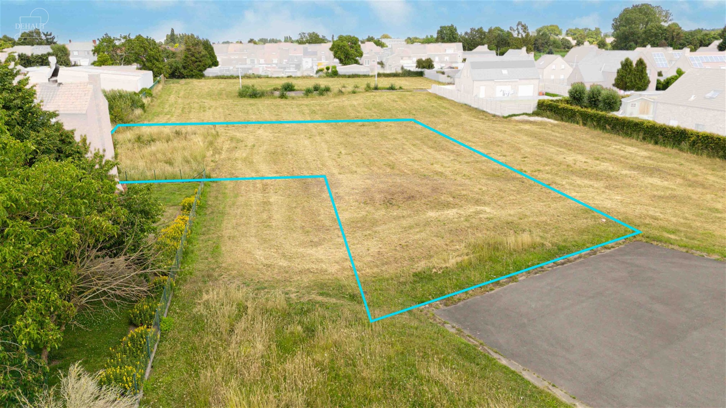 Perceel van ca. 1.299 m² in een verkaveling, ideaal gelegen in een rustige, gewilde wijk van COMINES aan het einde van een doodlopende weg.
Een gewe...