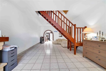 Vaste maison de ville 4 chambres située à proximité du centre-ville.
Ses atouts : situation calme, véranda, agréable jardin avec terrasse et dé...