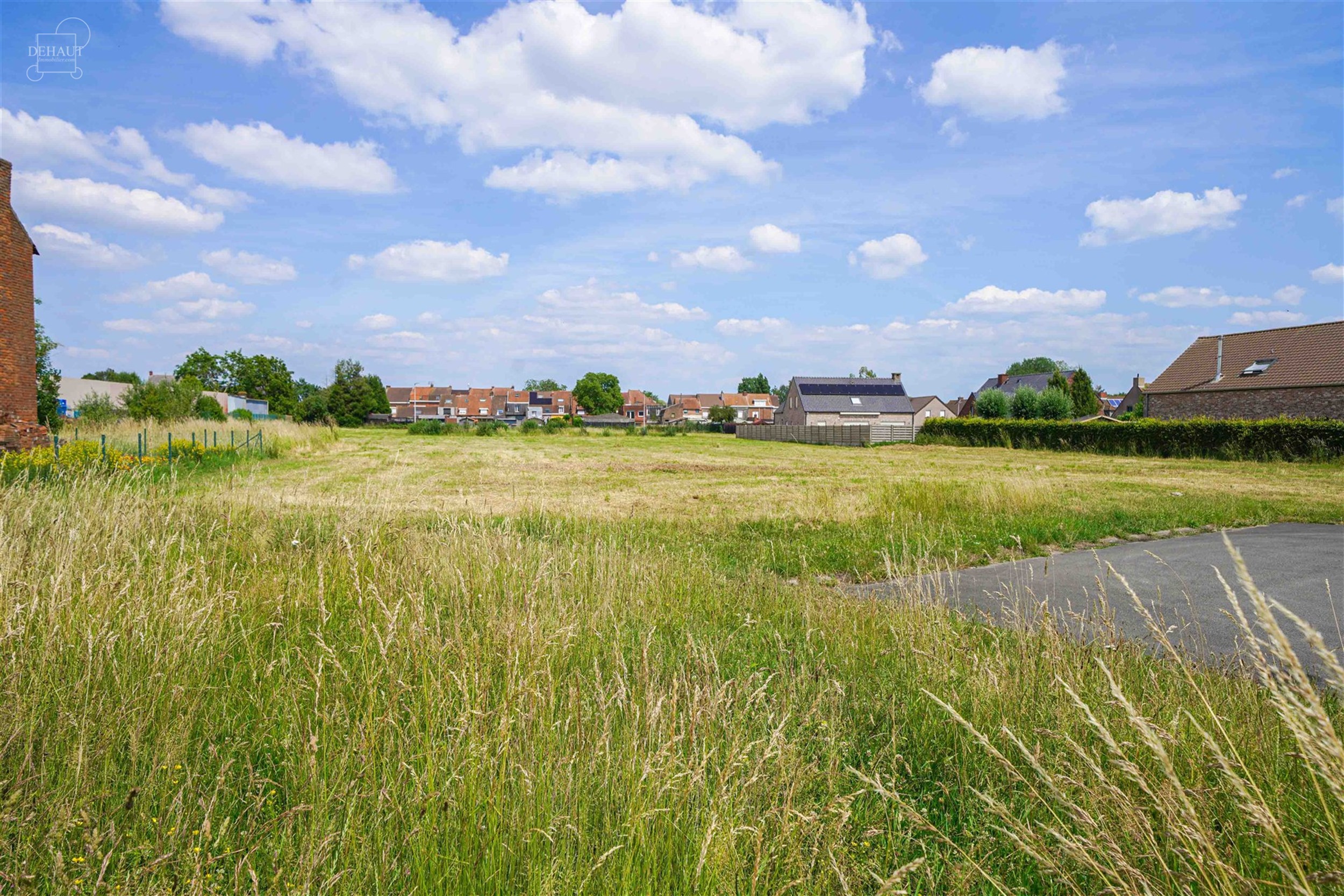 Perceel van ca. 1.299 m² in een verkaveling, ideaal gelegen in een rustige, gewilde wijk van COMINES aan het einde van een doodlopende weg.
Een gewe...