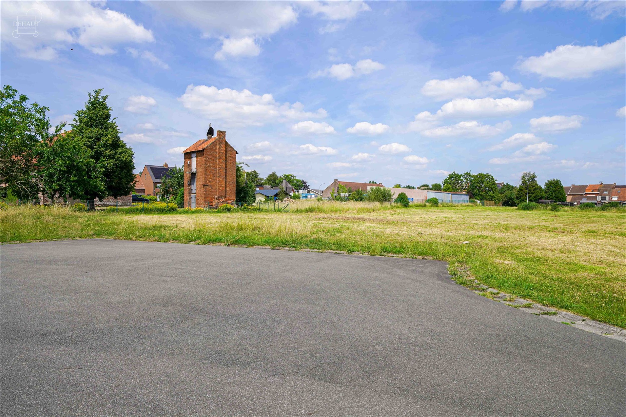 Perceel van ca. 1.299 m² in een verkaveling, ideaal gelegen in een rustige, gewilde wijk van COMINES aan het einde van een doodlopende weg.
Een gewe...