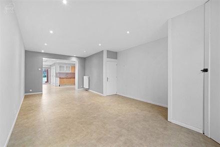 Aantrekkelijk dorpshuis gerenoveerd in 2021 met een woonoppervlakte van ongeveer 30m², ingerichte keuken, badkamer, apart toilet en 3 slaapkamers. Ke...