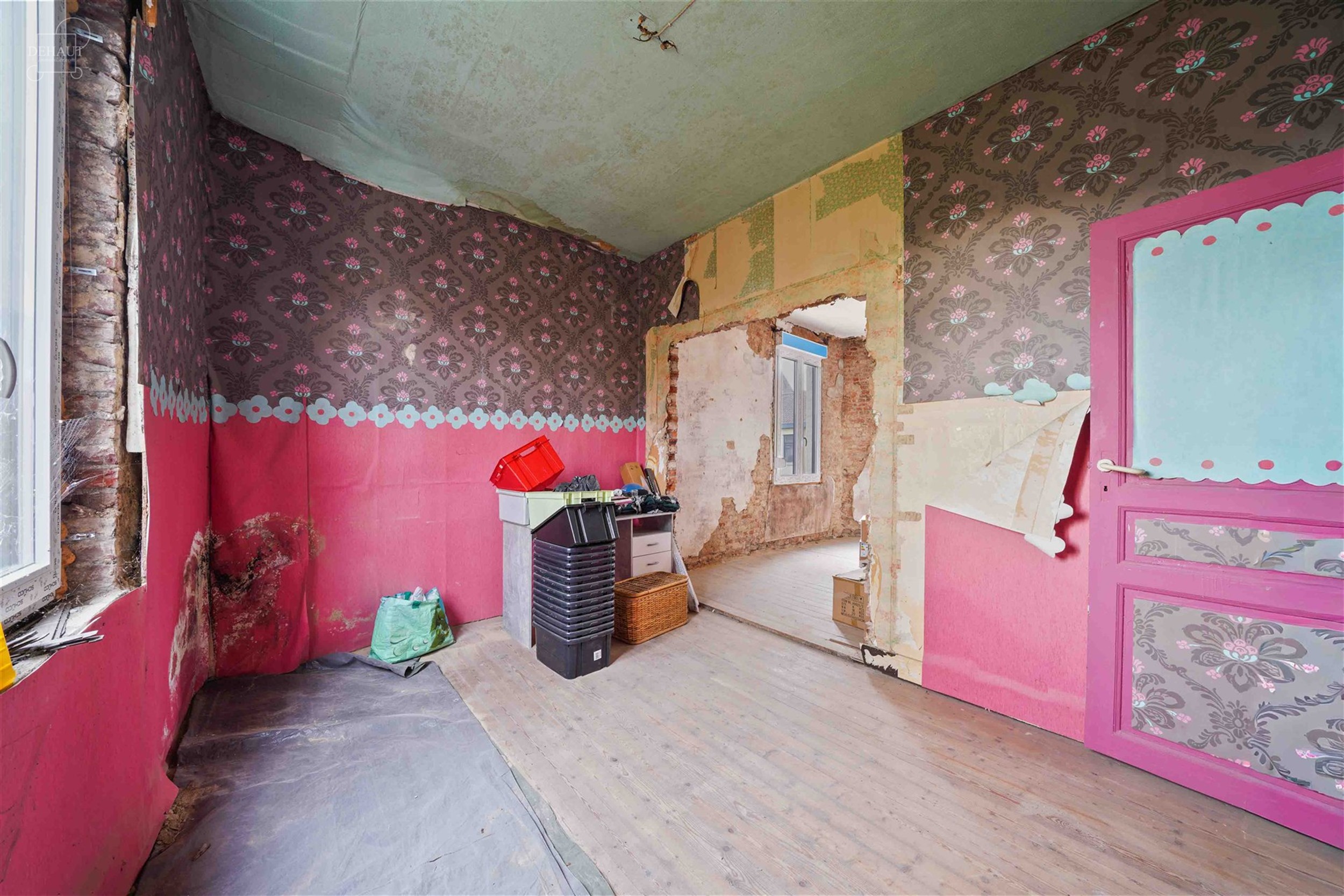 Immeuble mixte à deux pas du centre de COMINES offrant une surface commerciale d'env. 80 m² au rez-de-chaussée et 85 m² supplémentaires répartis...