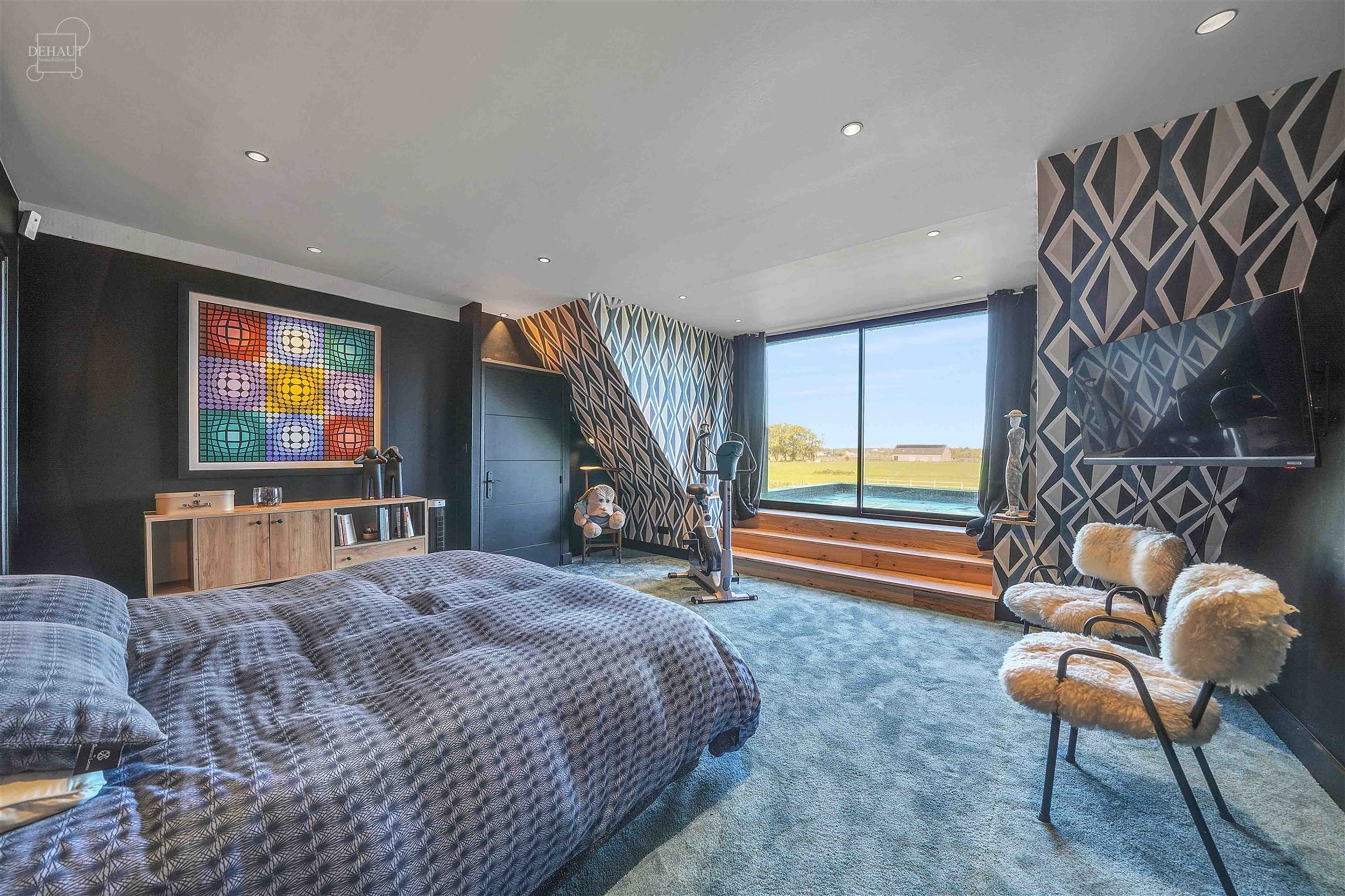 Ensemble immobilier haut de gamme comprenant un corps de ferme rénové avec goût, un gîte, une chambre d'hôtes, une écurie d'env. 195m², un hang...