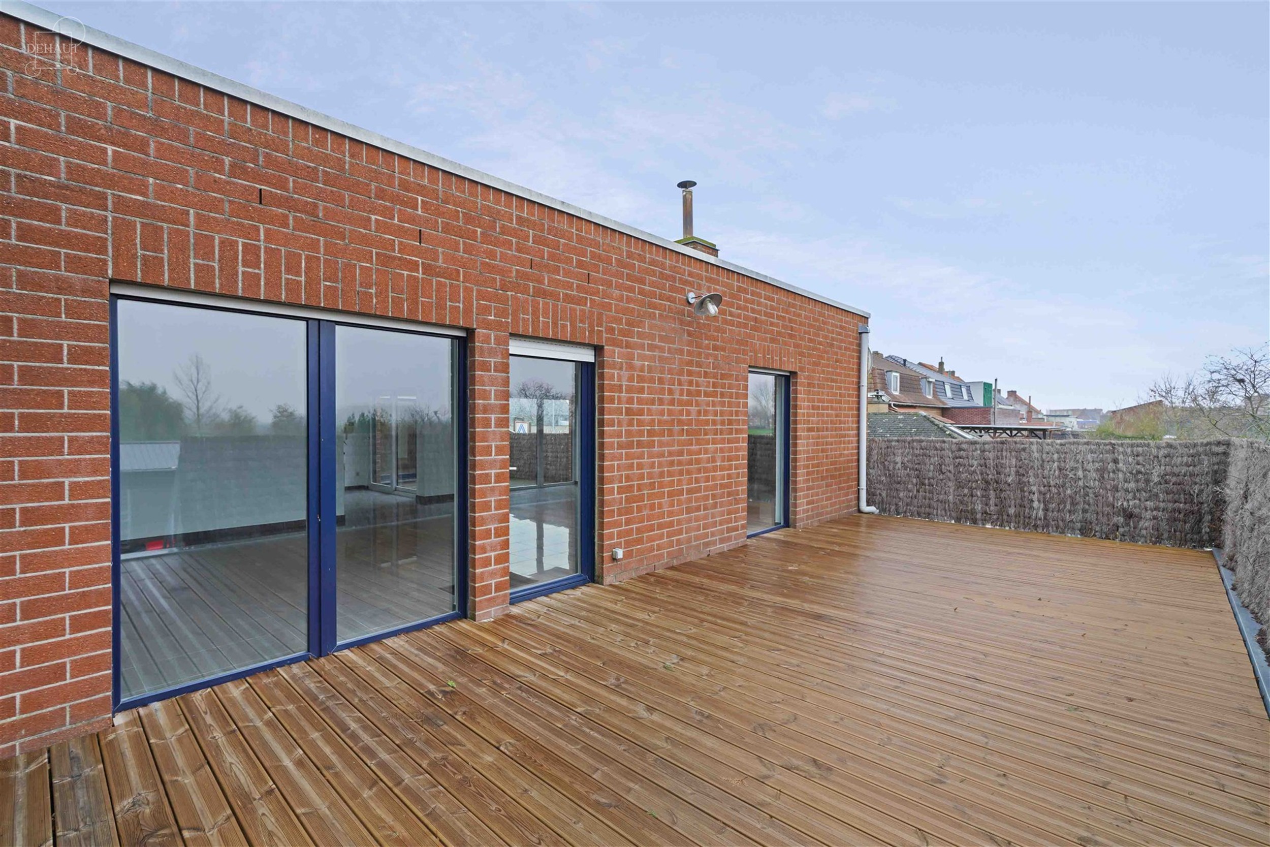 Superbe appartement d'env. 179 m² situé à PLOEGSTEERT offrant confort et modernité !! Cet appartement propose un vaste et lumineux séjour d'env. ...