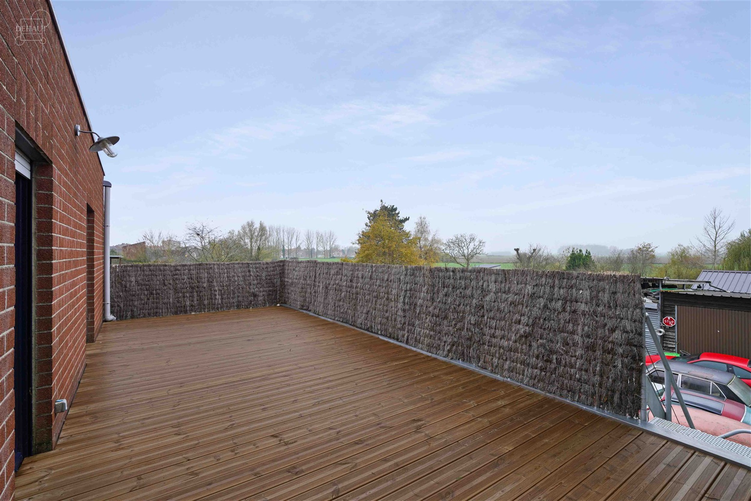 Superbe appartement d'env. 179 m² situé à PLOEGSTEERT offrant confort et modernité !! Cet appartement propose un vaste et lumineux séjour d'env. ...