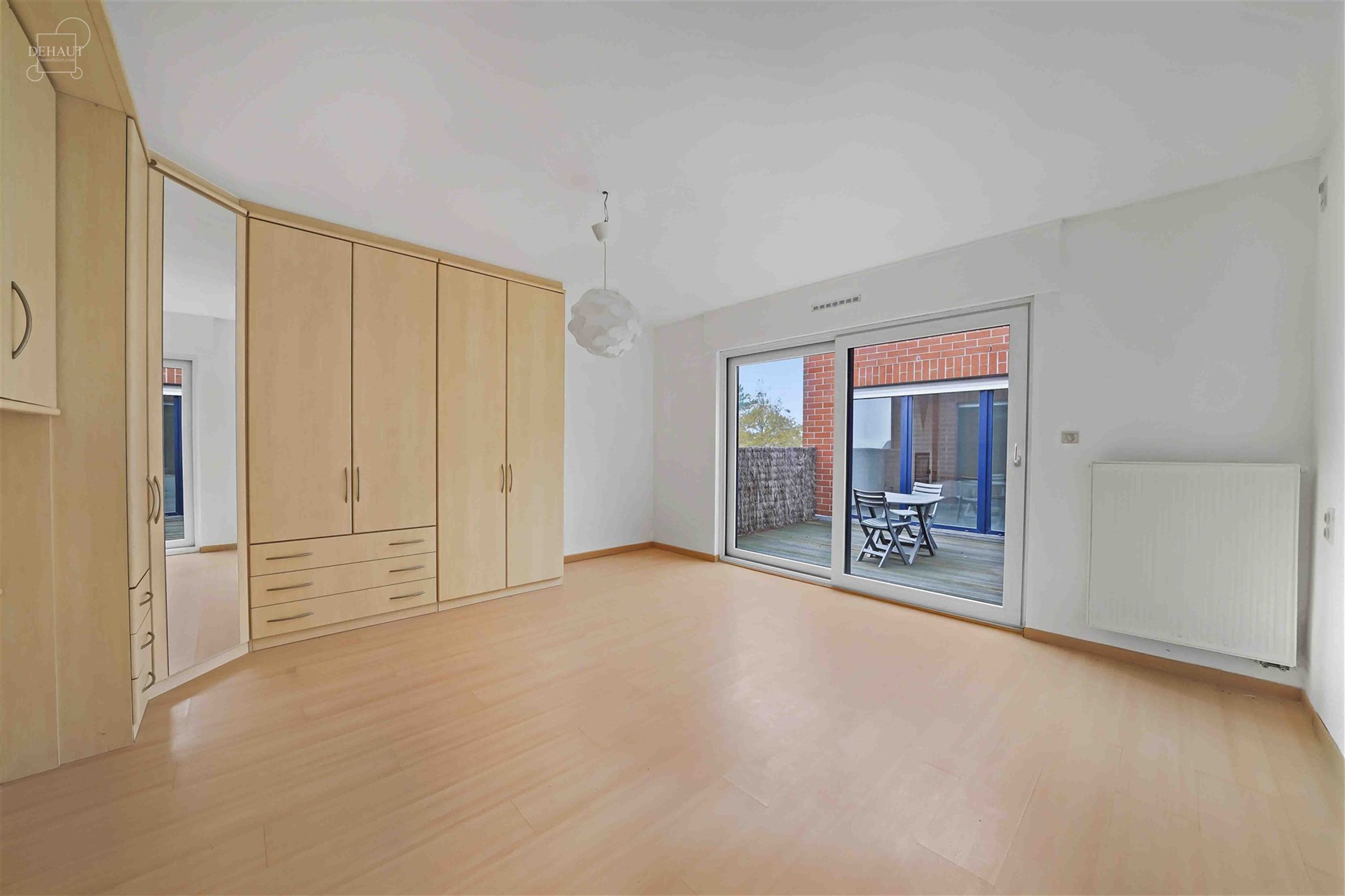 Superbe appartement d'env. 179 m² situé à PLOEGSTEERT offrant confort et modernité !! Cet appartement propose un vaste et lumineux séjour d'env. ...