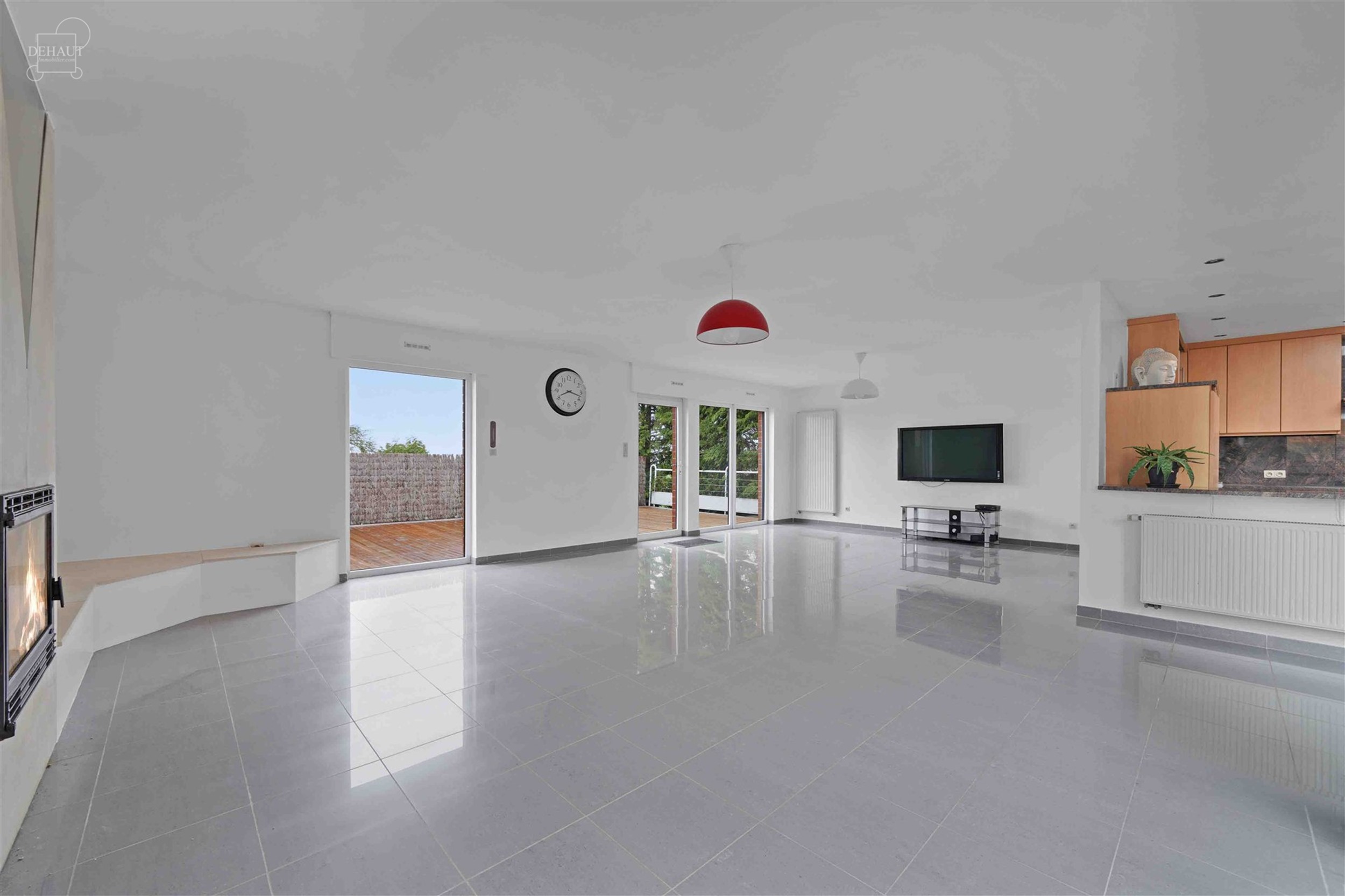 Superbe appartement d'env. 179 m² situé à PLOEGSTEERT offrant confort et modernité !! Cet appartement propose un vaste et lumineux séjour d'env. ...