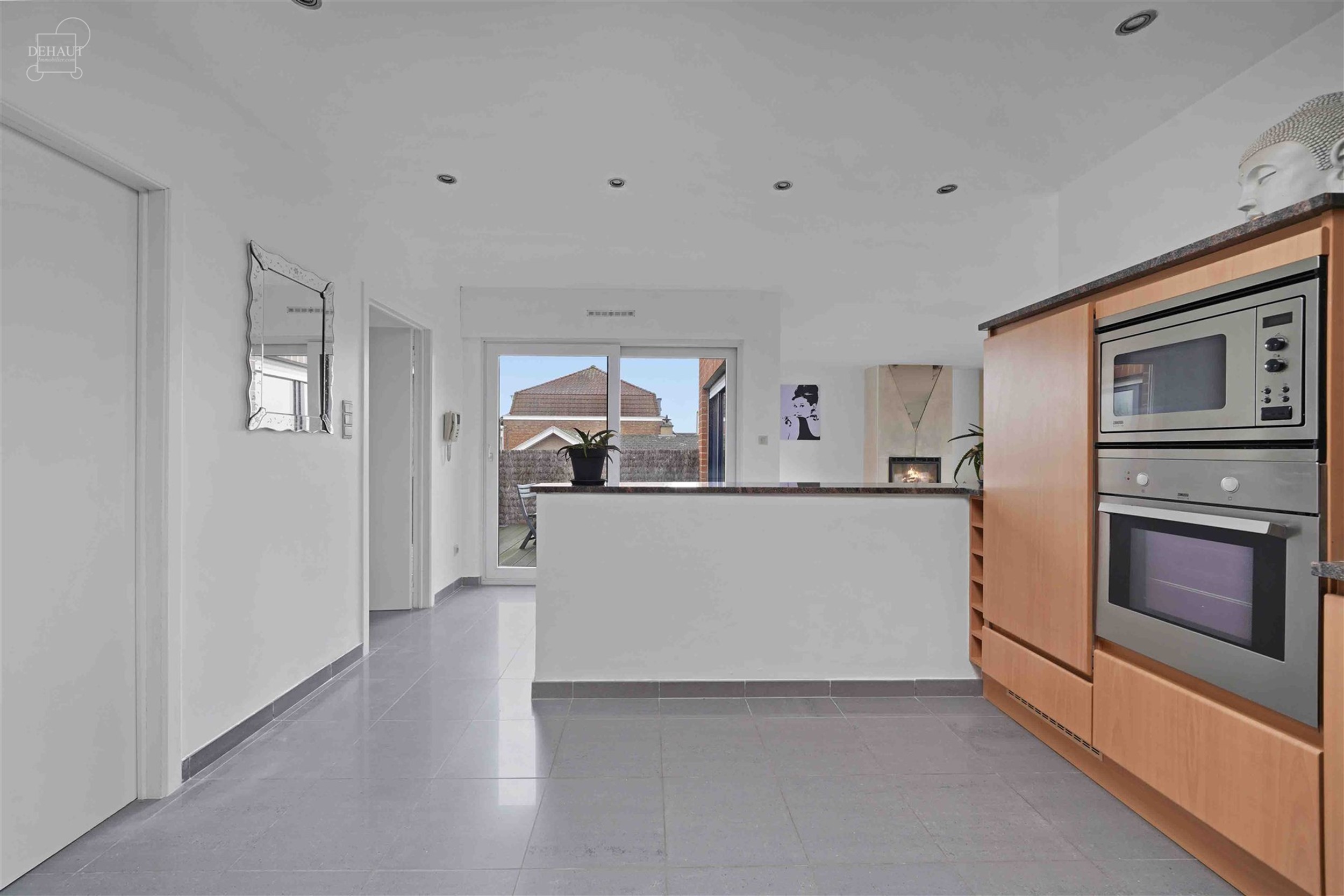 Superbe appartement d'env. 179 m² situé à PLOEGSTEERT offrant confort et modernité !! Cet appartement propose un vaste et lumineux séjour d'env. ...