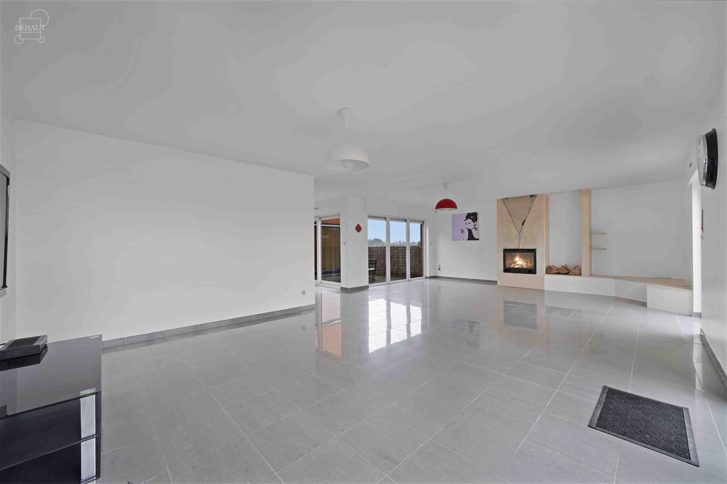 Superbe appartement d'env. 179 m² situé à PLOEGSTEERT offrant confort et modernité !! Cet appartement propose un vaste et lumineux séjour d'env. ...