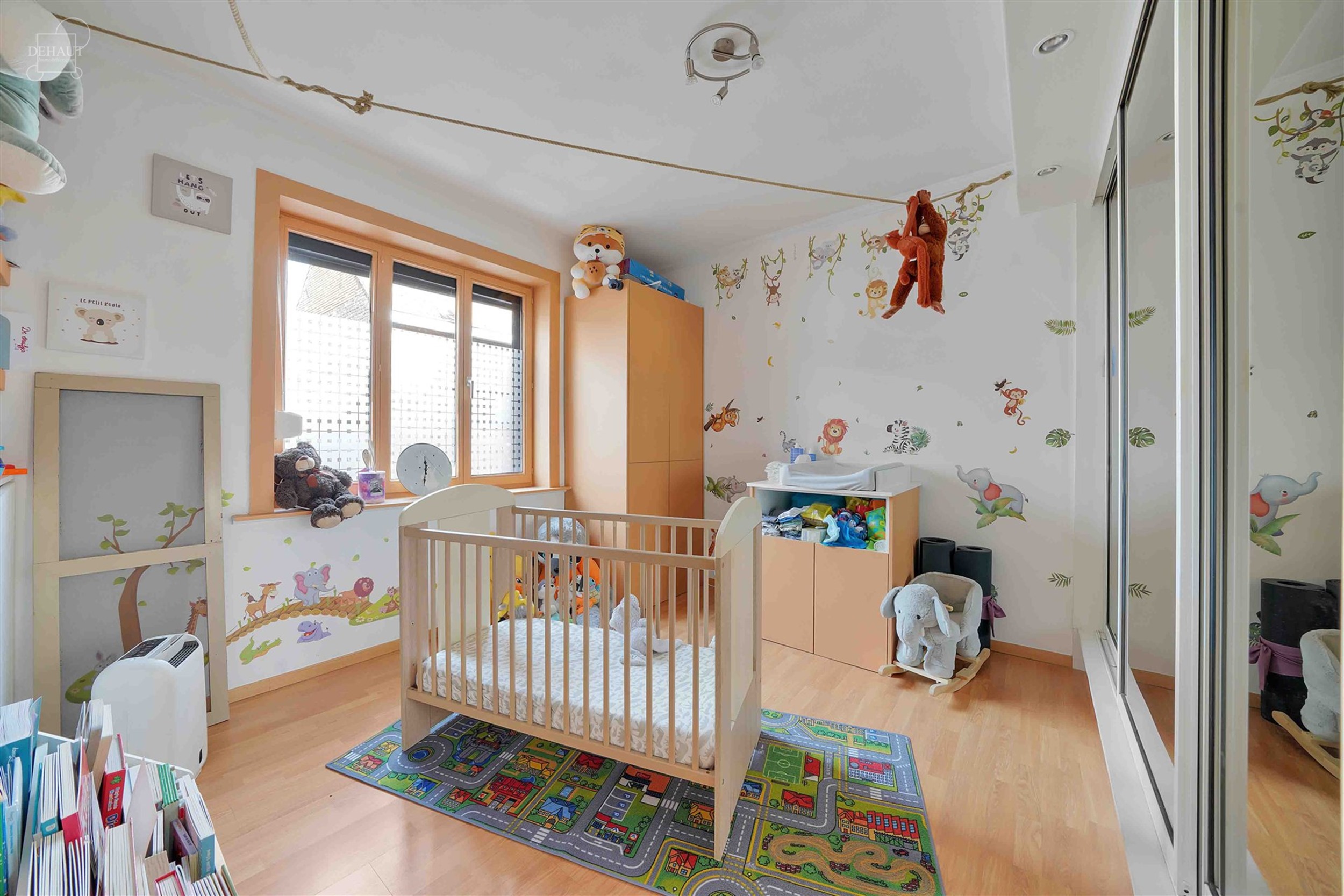 Maison avec jardin située dans le centre de WERVIK, à proximité de toutes commodités. Hall d'entrée, séjour, cuisine équipée, salle de bain, 2...