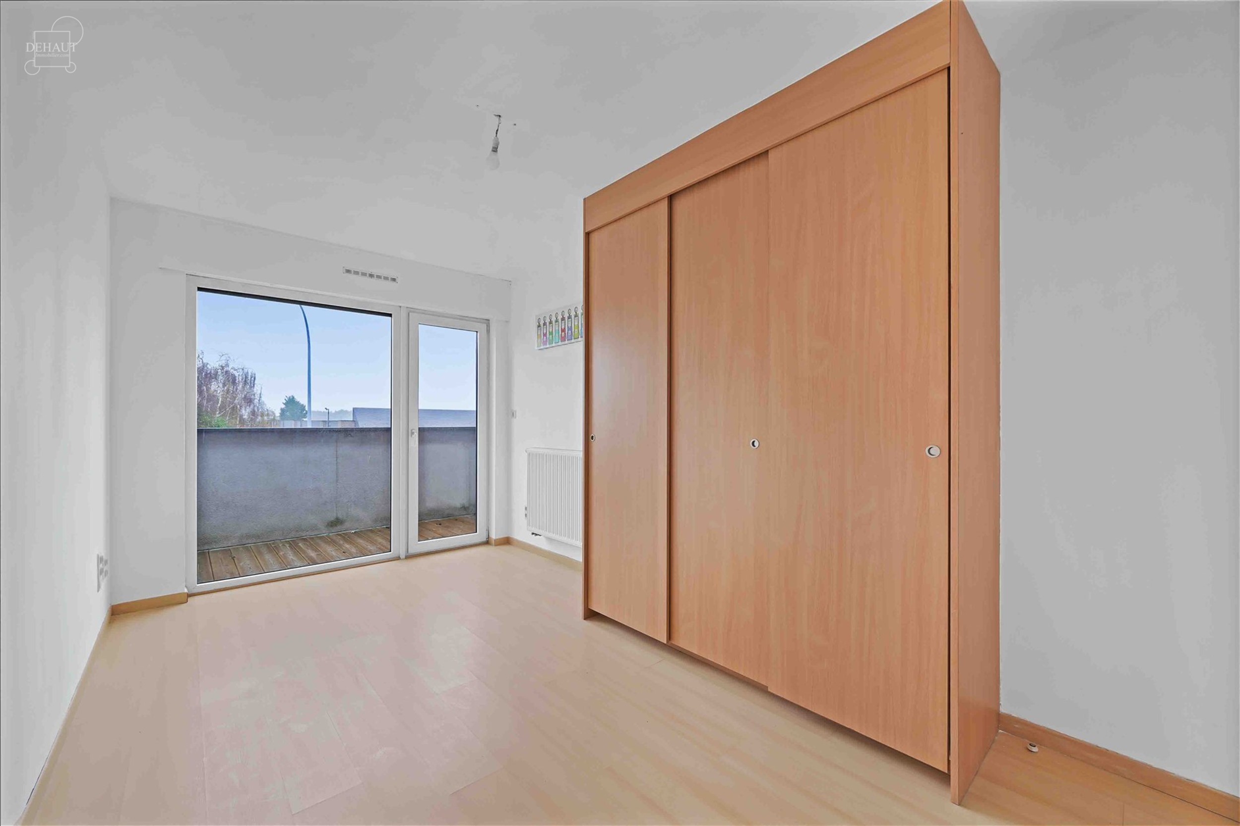 Superbe appartement d'env. 179 m² situé à PLOEGSTEERT offrant confort et modernité !! Cet appartement propose un vaste et lumineux séjour d'env. ...