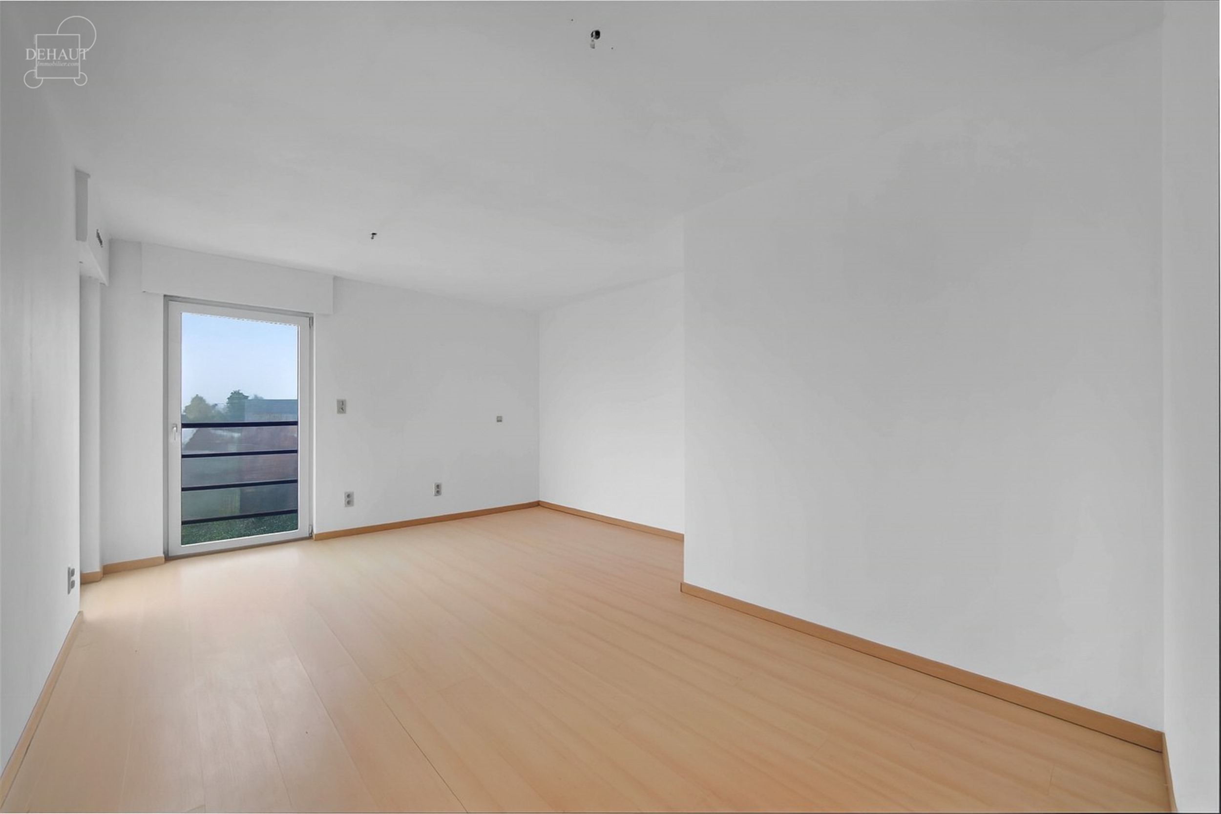 Superbe appartement d'env. 179 m² situé à PLOEGSTEERT offrant confort et modernité !! Cet appartement propose un vaste et lumineux séjour d'env. ...