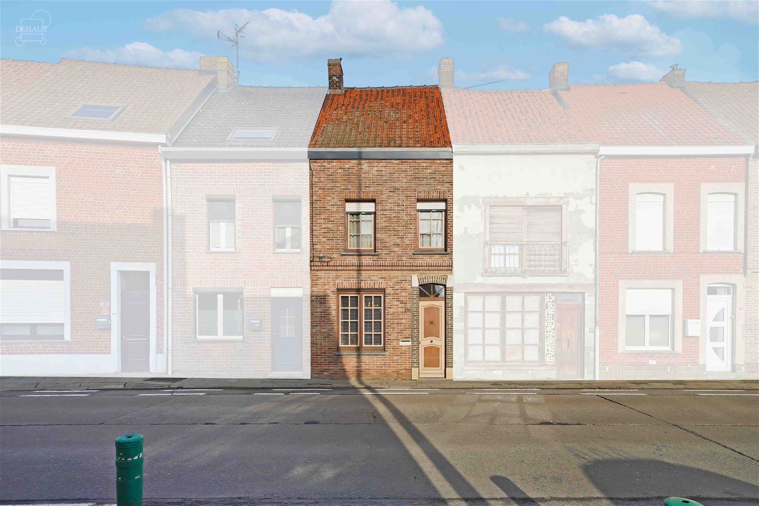 Maison de ville avec jardin disposant d'un grand séjour d'env. 42 m², une cuisine équipée, une salle de bain et 2 chambres. Grenier aménageable e...