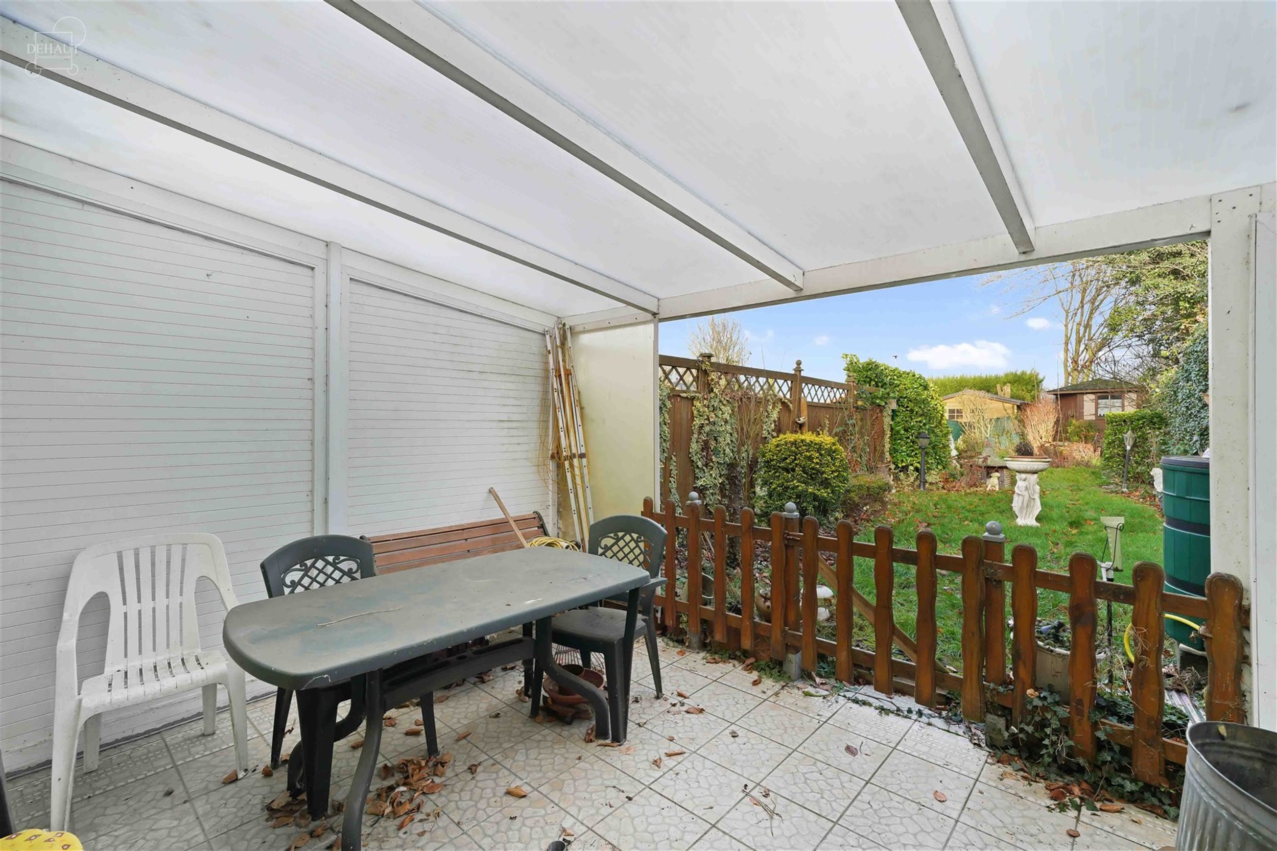 Maison de ville avec jardin disposant d'un grand séjour d'env. 42 m², une cuisine équipée, une salle de bain et 2 chambres. Grenier aménageable e...