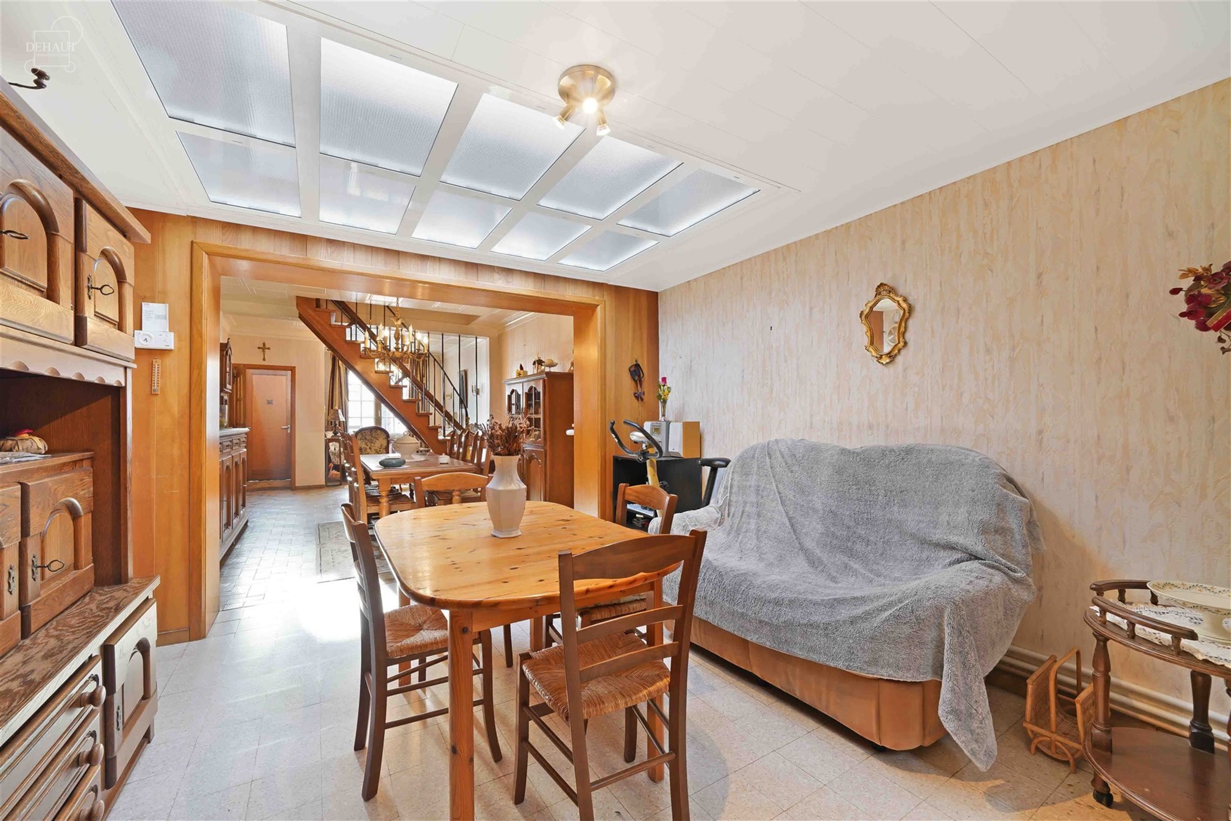 Maison de ville avec jardin disposant d'un grand séjour d'env. 42 m², une cuisine équipée, une salle de bain et 2 chambres. Grenier aménageable e...