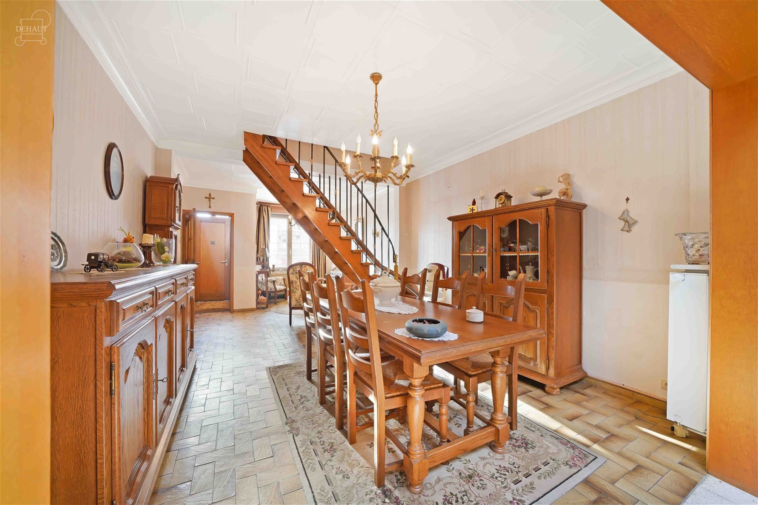 Maison de ville avec jardin disposant d'un grand séjour d'env. 42 m², une cuisine équipée, une salle de bain et 2 chambres. Grenier aménageable e...