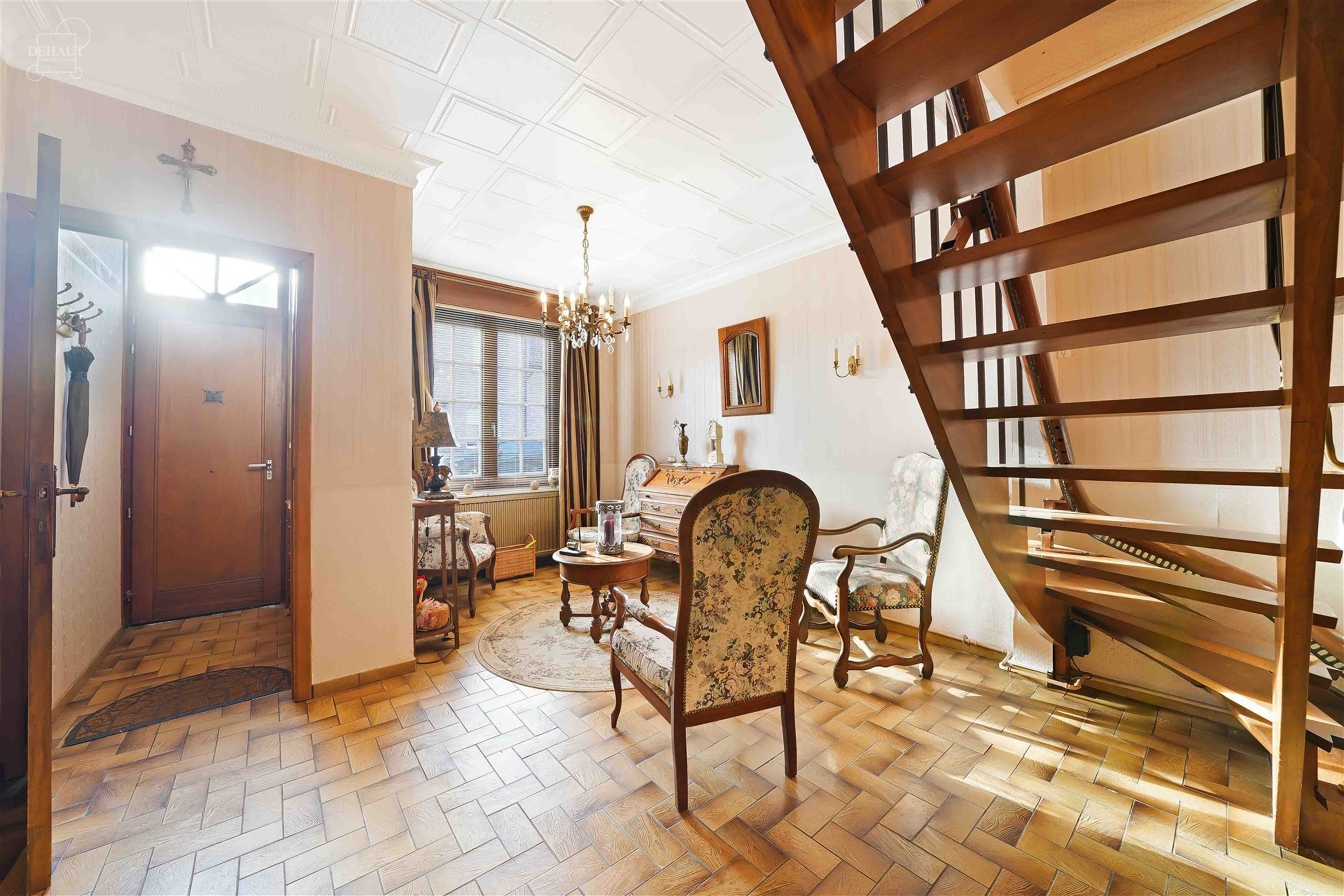 Maison de ville avec jardin disposant d'un grand séjour d'env. 42 m², une cuisine équipée, une salle de bain et 2 chambres. Grenier aménageable e...