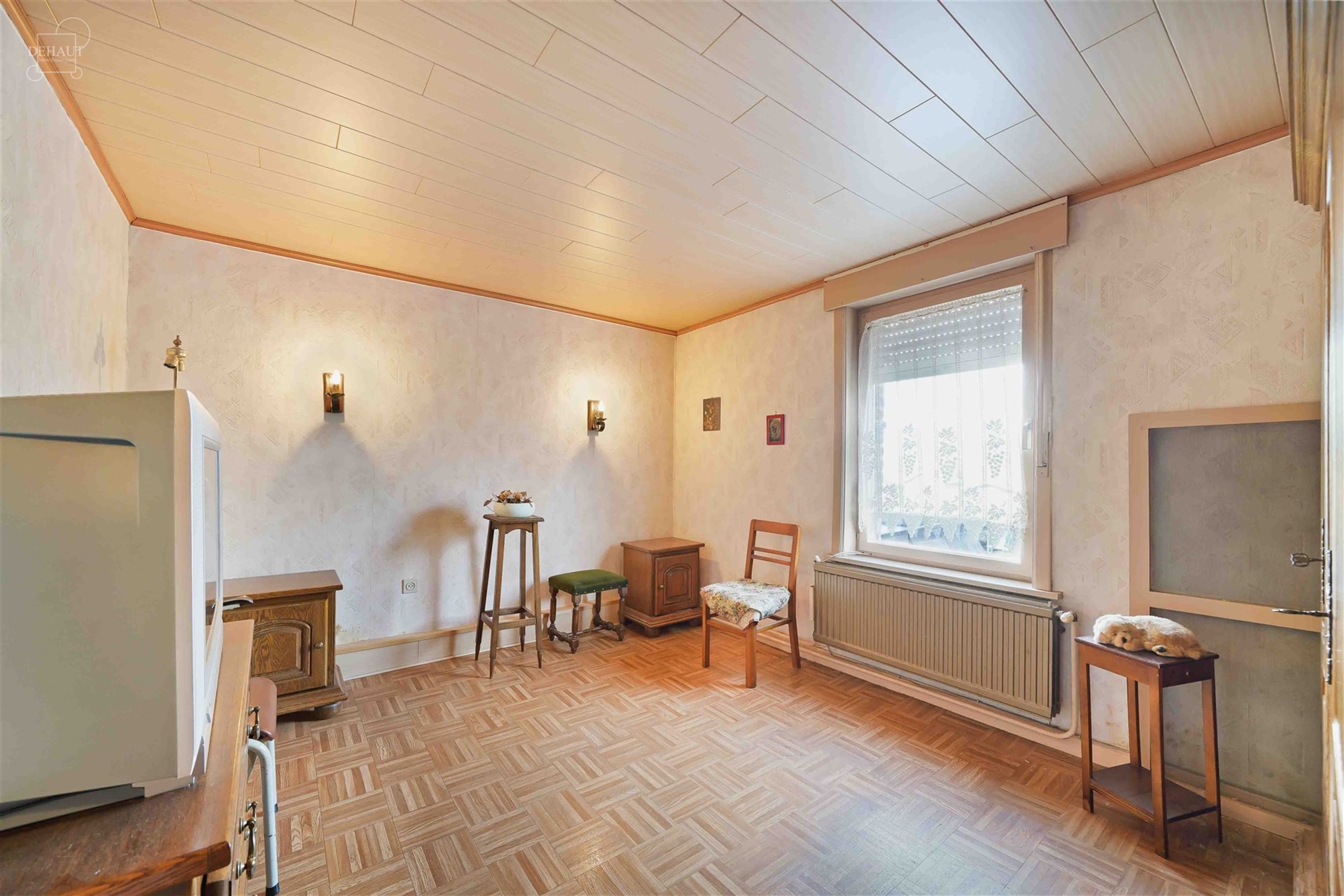 Maison de ville avec jardin disposant d'un grand séjour d'env. 42 m², une cuisine équipée, une salle de bain et 2 chambres. Grenier aménageable e...